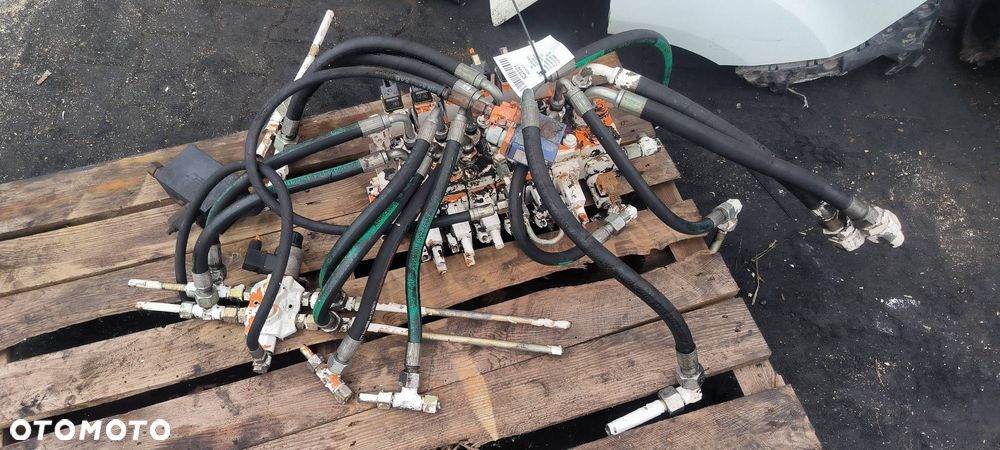 ROZDZIELACZ MERCDES-BENZ AXOR 2528L - 1