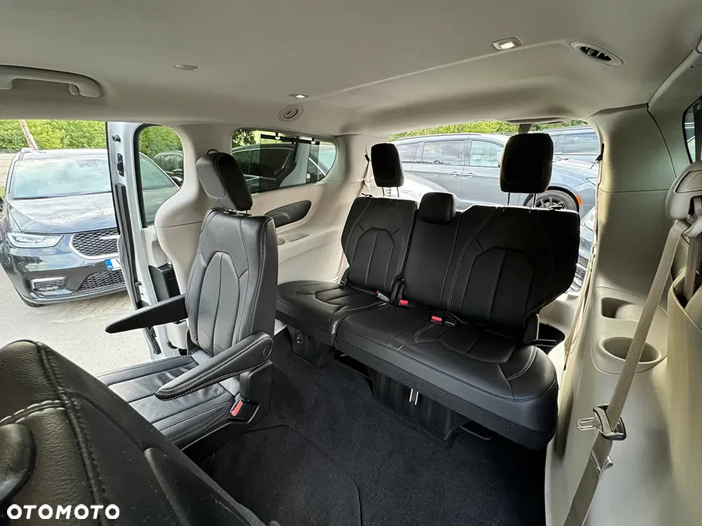 Chrysler Pacifica - 18