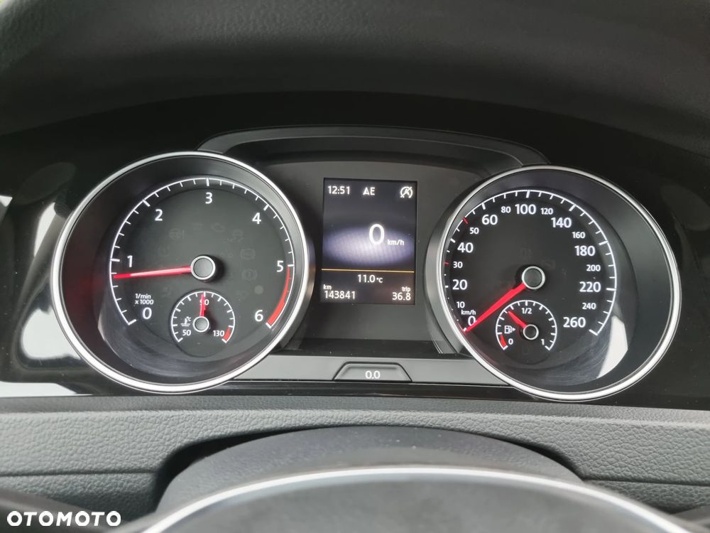 Volkswagen Golf - 28