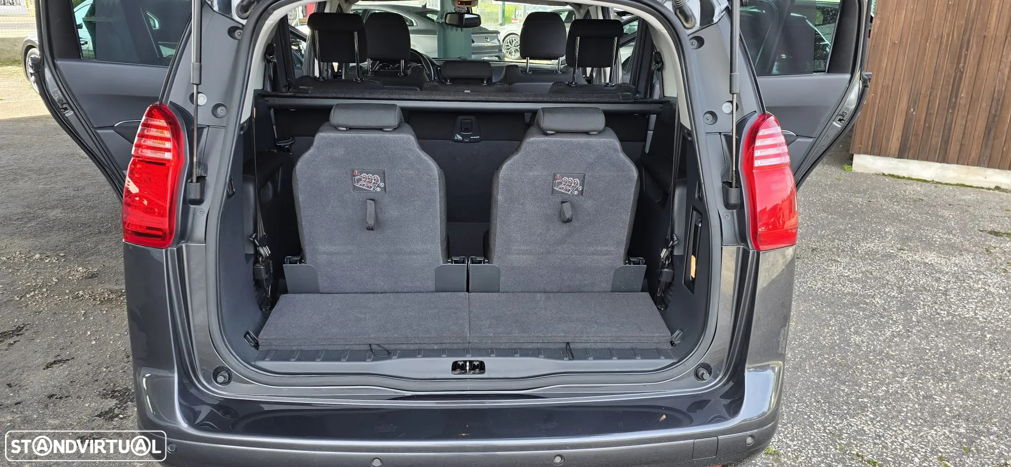 Peugeot 5008 2.0 HDi Executive JLL17 - 26