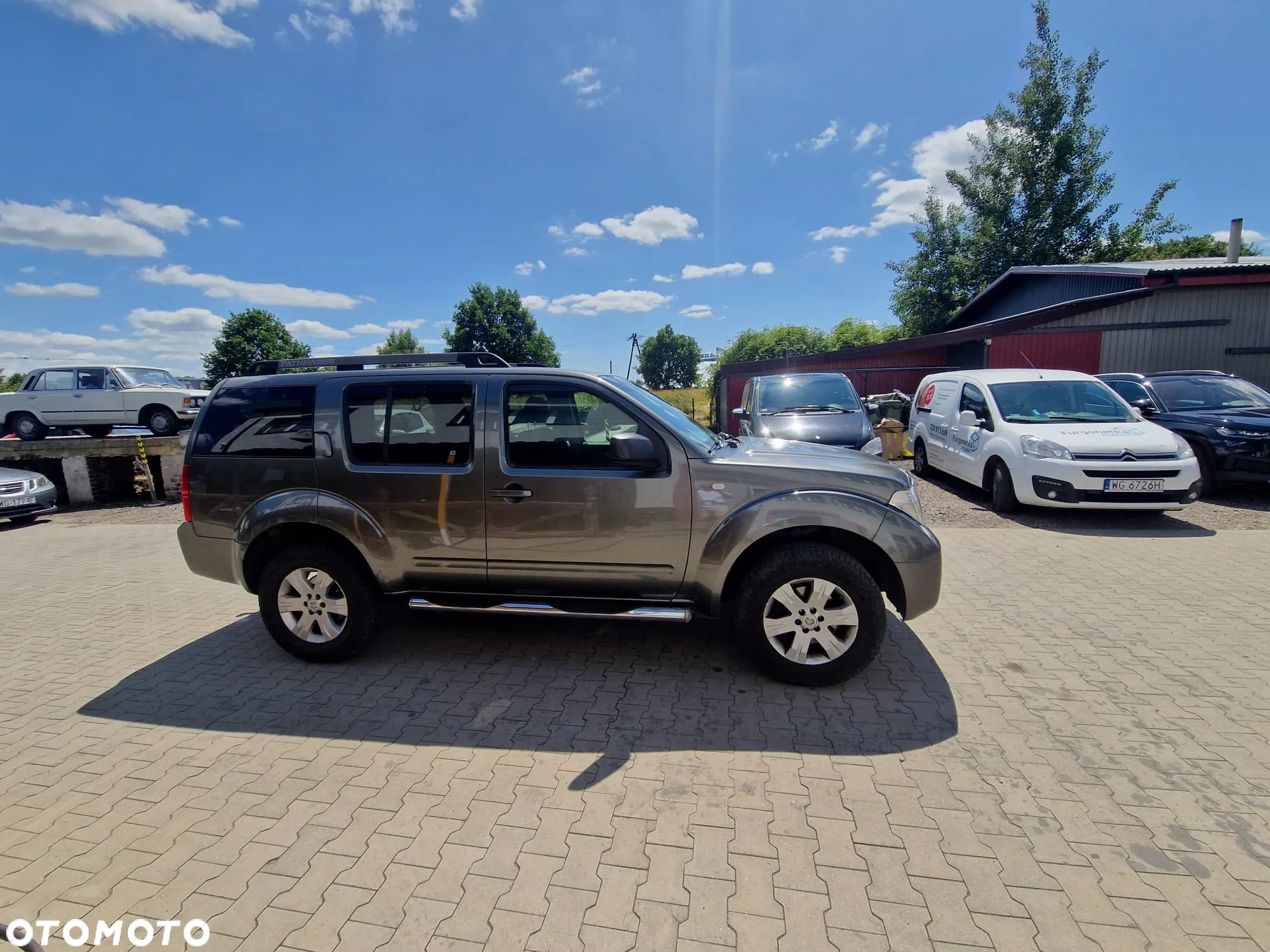 Nissan Pathfinder - 2
