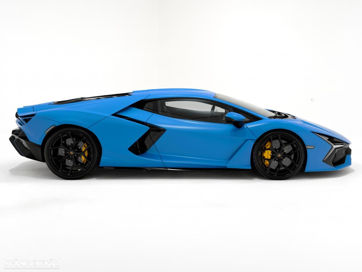Lamborghini Revuelto - 2