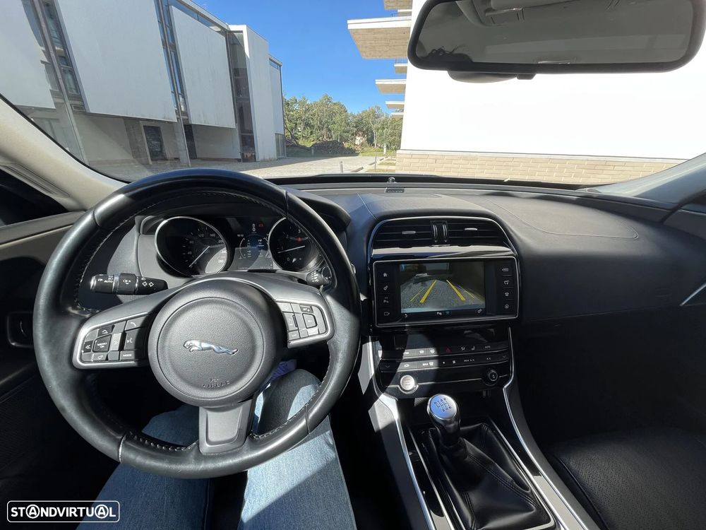 Jaguar XE 20d Portfolio - 9