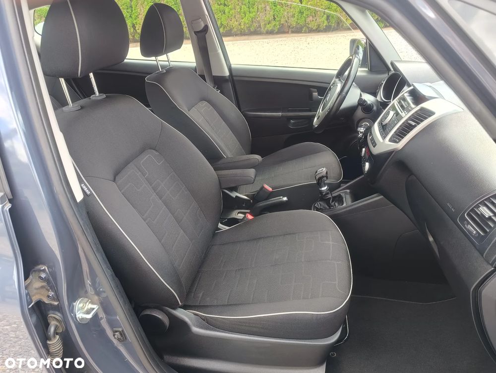 Kia Venga 1.6 CRDi 128 Dream Team Edition - 17
