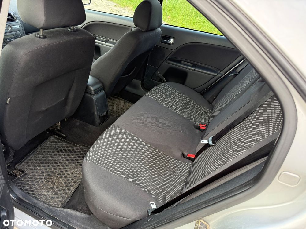 Ford Mondeo 2.0 Ghia - 14
