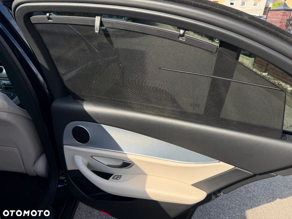Mercedes-Benz Klasa E 220 d 4-Matic 9G-TRONIC - 36