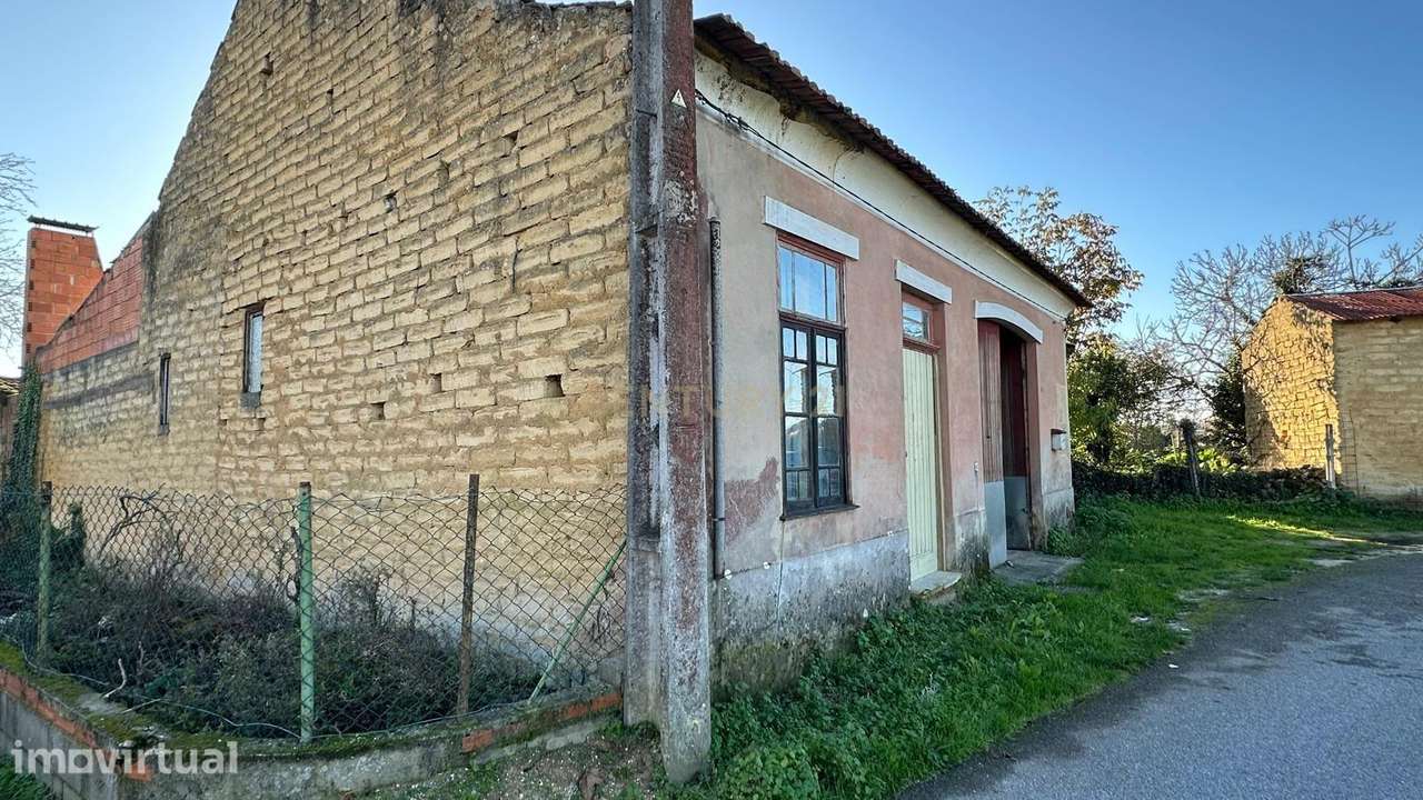 Casa para Recuperar em Oiã, Oliveira do Bairro - Grande imagem: 2/15