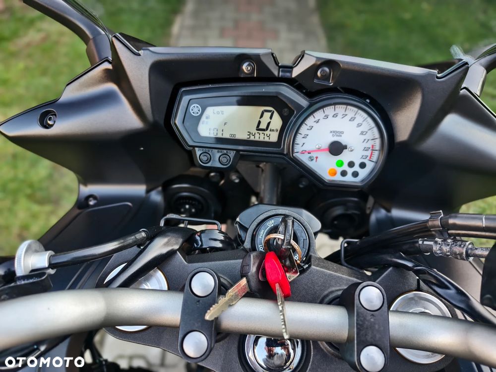 Yamaha FZ8 - 16