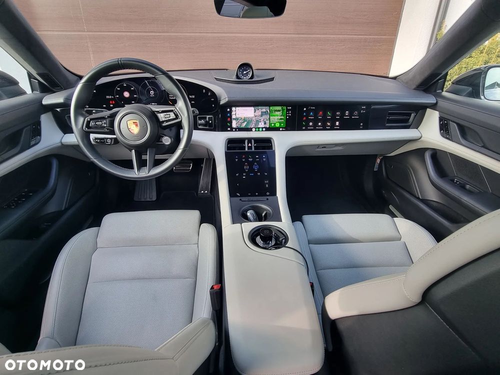 Porsche Taycan Turbo - 9