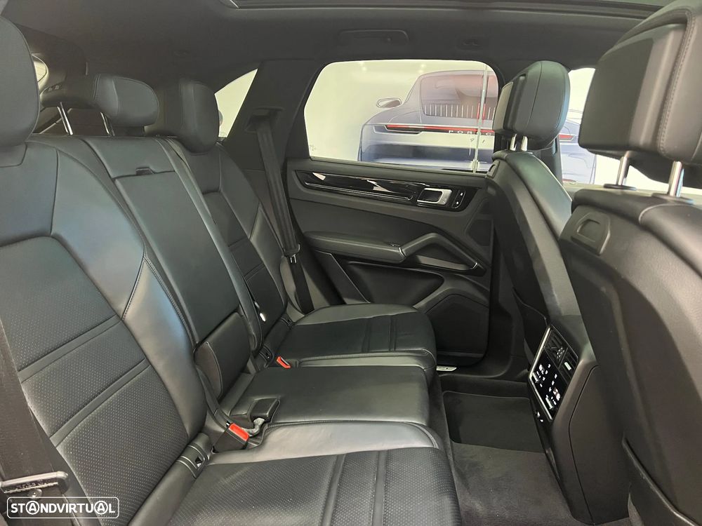 Porsche Cayenne - 38