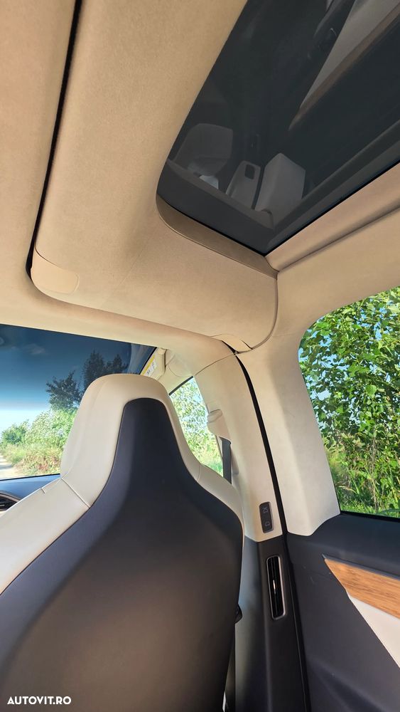 Tesla Model X - 5