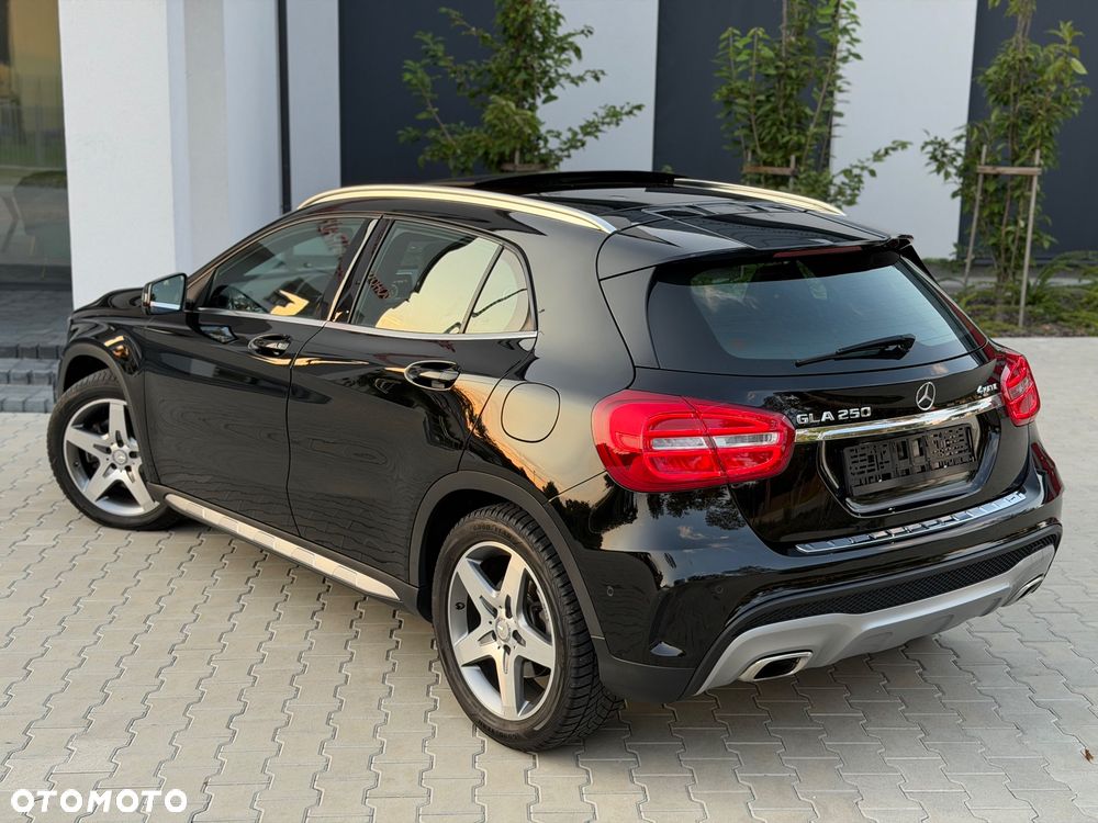 Mercedes-Benz GLA 250 4Matic 7G-DCT AMG Line - 12