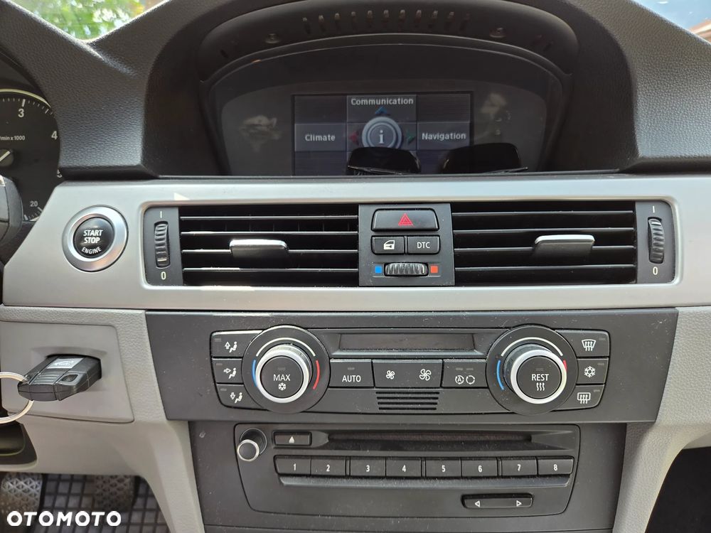BMW Seria 3 320d DPF Touring - 15