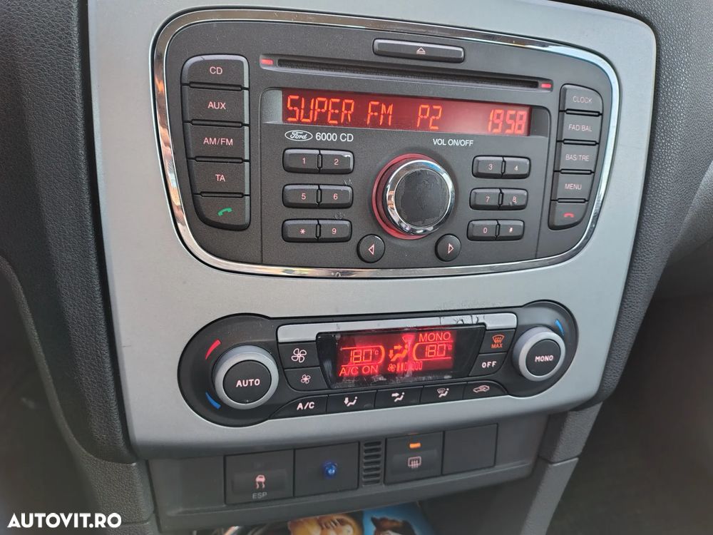 Ford Focus 1.8 TDCI Titanium - 9
