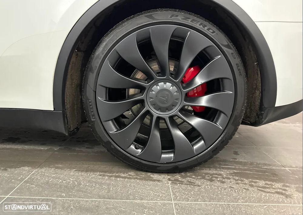 Tesla Model Y Performance Dual Motor AWD - 6