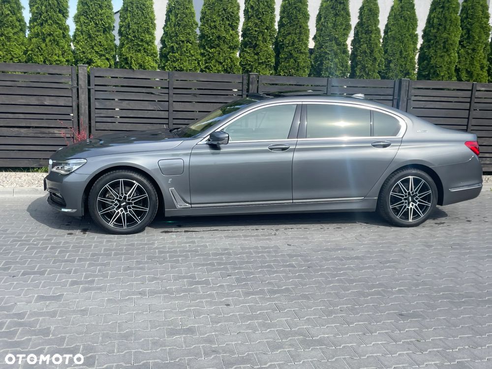 BMW Seria 7 740Le iPerformance - 9