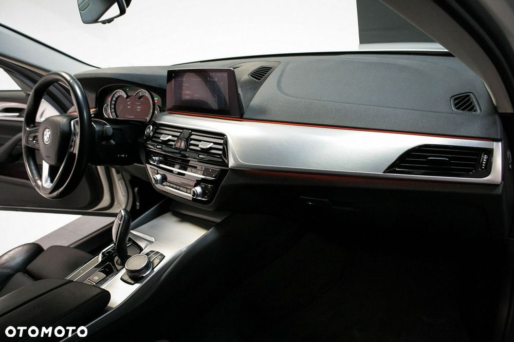 BMW Seria 5 520d xDrive Sport Line sport - 16