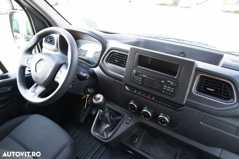 Renault MASTER / BLASZAK /  L3H2 / PANEL / 2023 R / IMPORTAT - 29