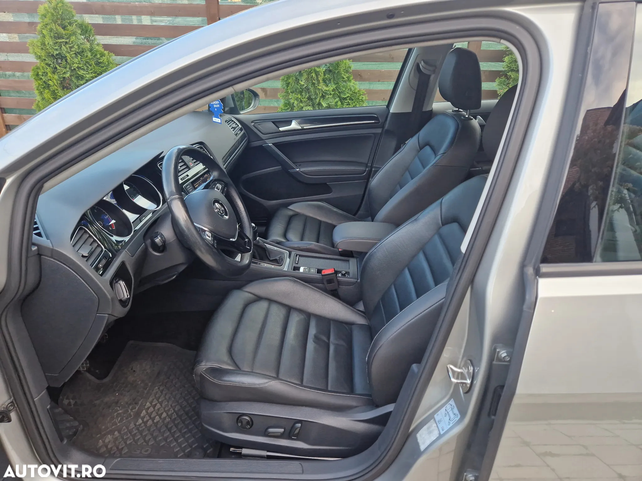 Volkswagen Golf 1.6 TDI DPF BlueMotion Technology Highline - 17