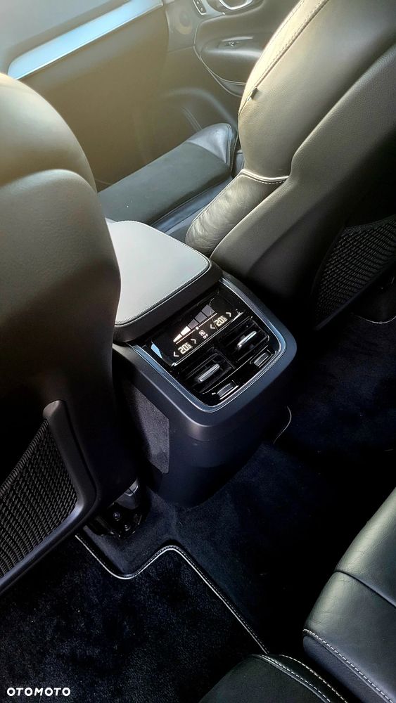 Volvo XC 90 T6 AWD R-Design - 12