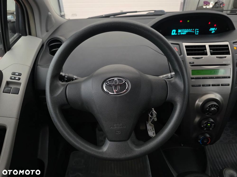 Toyota Yaris ver-2-0-comfort - 11