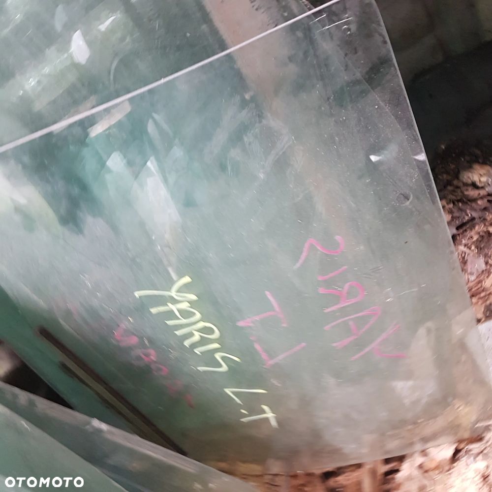 szyba z drzwi toyota yaris I 3d 5d - 7