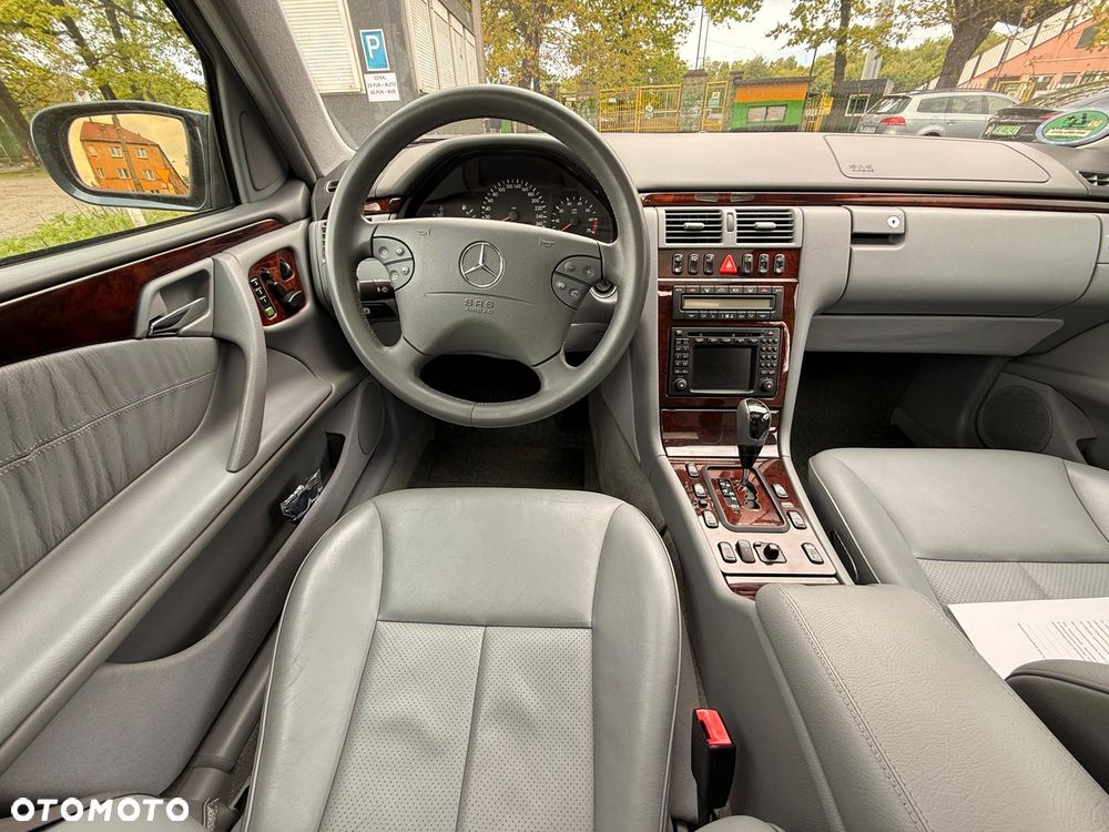 Mercedes-Benz Klasa E 320 4-Matic Elegance - 4