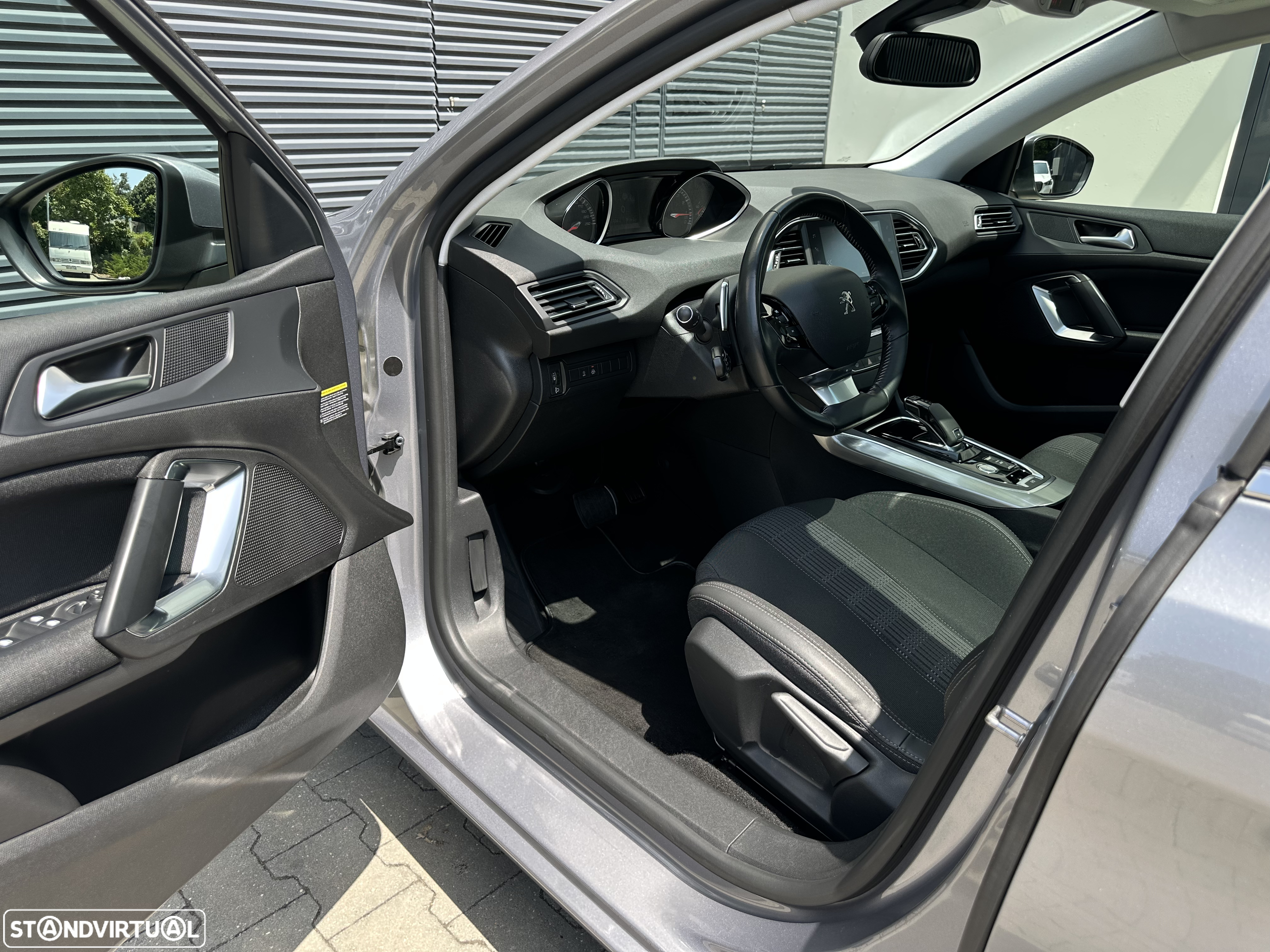 Peugeot 308 1.2 PureTech Allure Pack EAT8 - 17