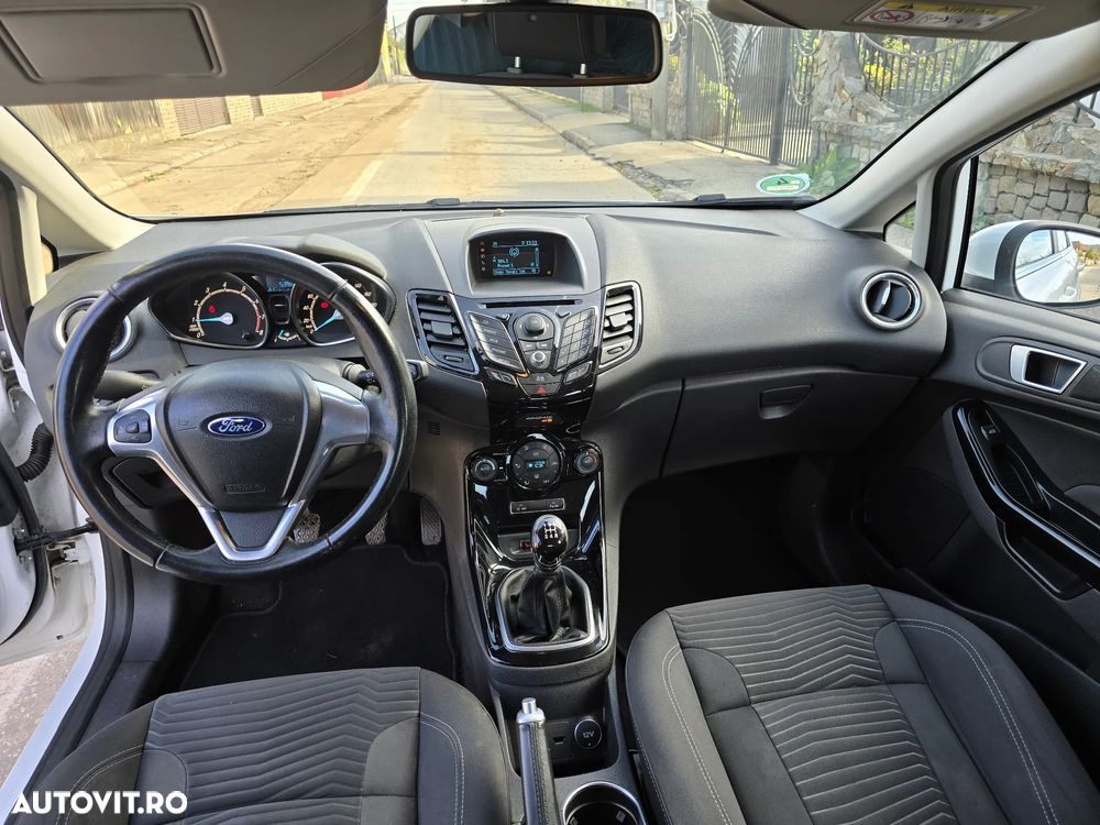 Ford Fiesta 1.0 EcoBoost S&S TITANIUM - 4