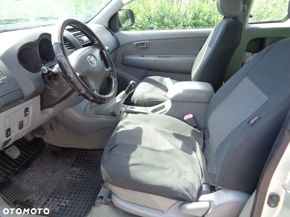 Toyota Hilux 2.5 D-4D DLX 2os 4x2 - 5