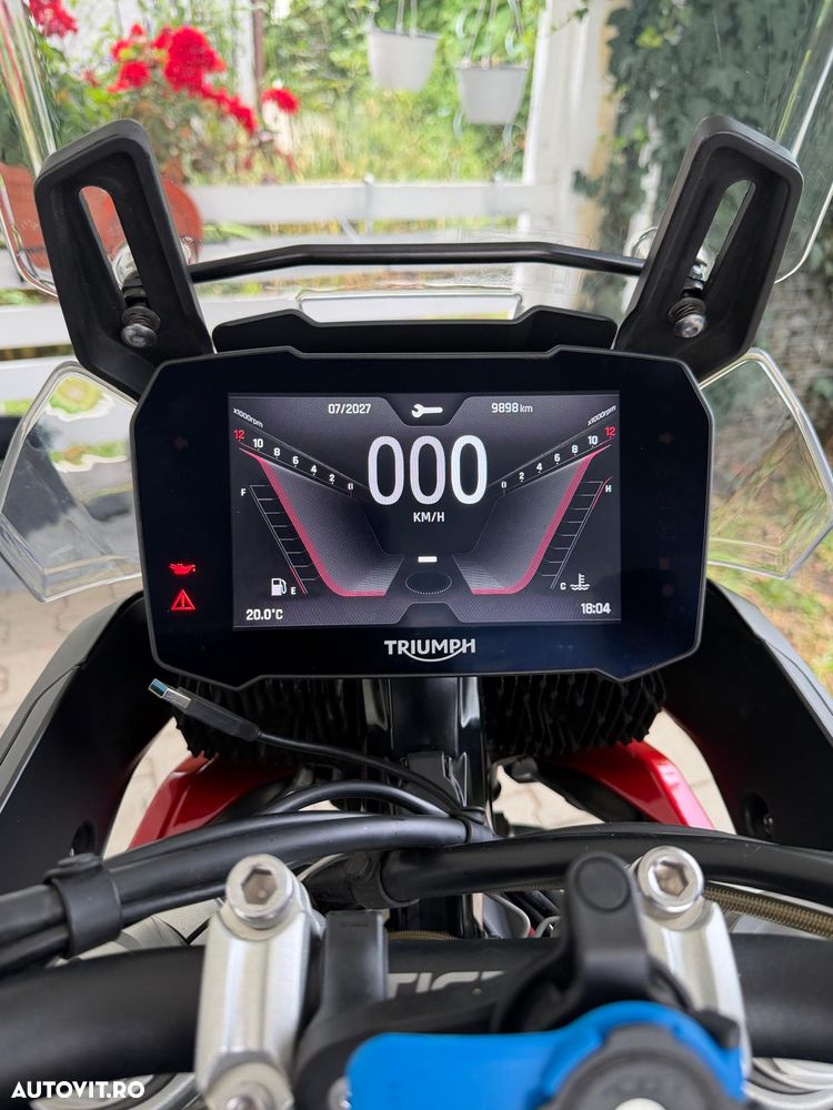 Triumph Tiger 900 - 8