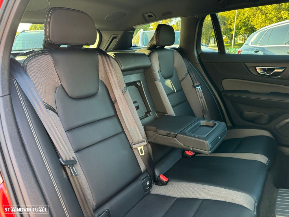 Volvo V60 2.0 T6 AWD TE R-Design - 25