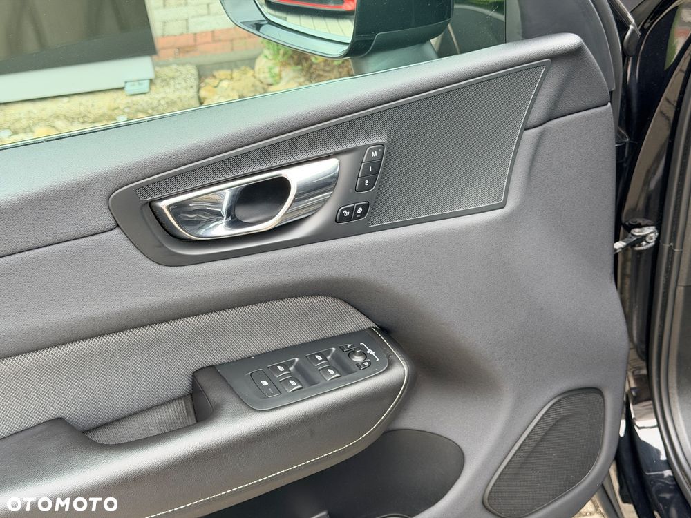 Volvo XC 60 T4 R-Design - 18