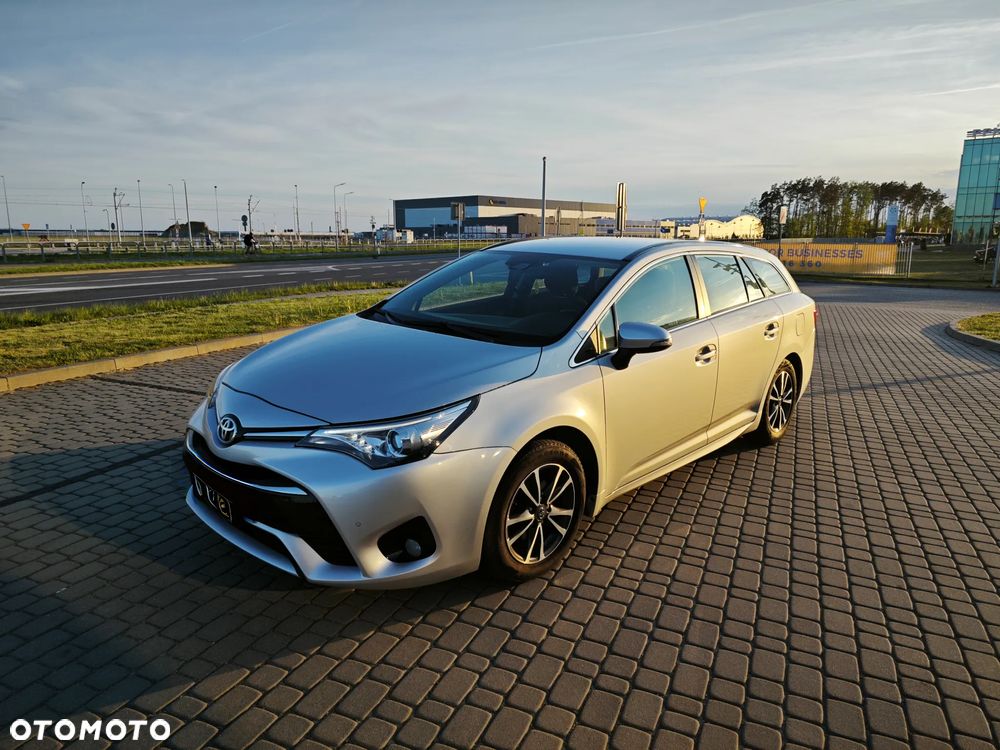 Toyota Avensis 1.8 Premium - 3