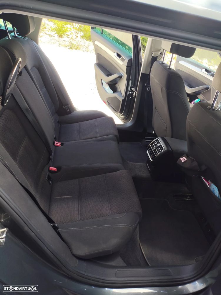 VW Passat Variant 1.6 TDI Confortline DSG - 6
