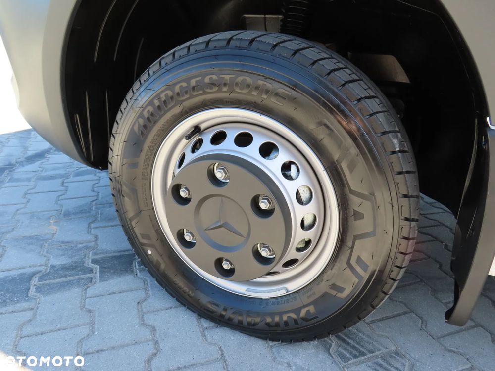 Mercedes-Benz Sprinter 517 CDI 170 KM Plandeka 12 E.Palet 5520 mm Dł. Skrzynia 2453 mm Szeroka TYLNE DRZWI KONTENEROWE Rozstaw Osi 4325 mm DMC 3500 Kg Ładowność 823 Kg WZMACNIANY Załadunek Wysokość Rampowa AMAZON Kabina Sypialniana SPOJKAR SPOJTRAK XL Nowy Nie Używany Gotowy Dostępny OKAZJA - 9