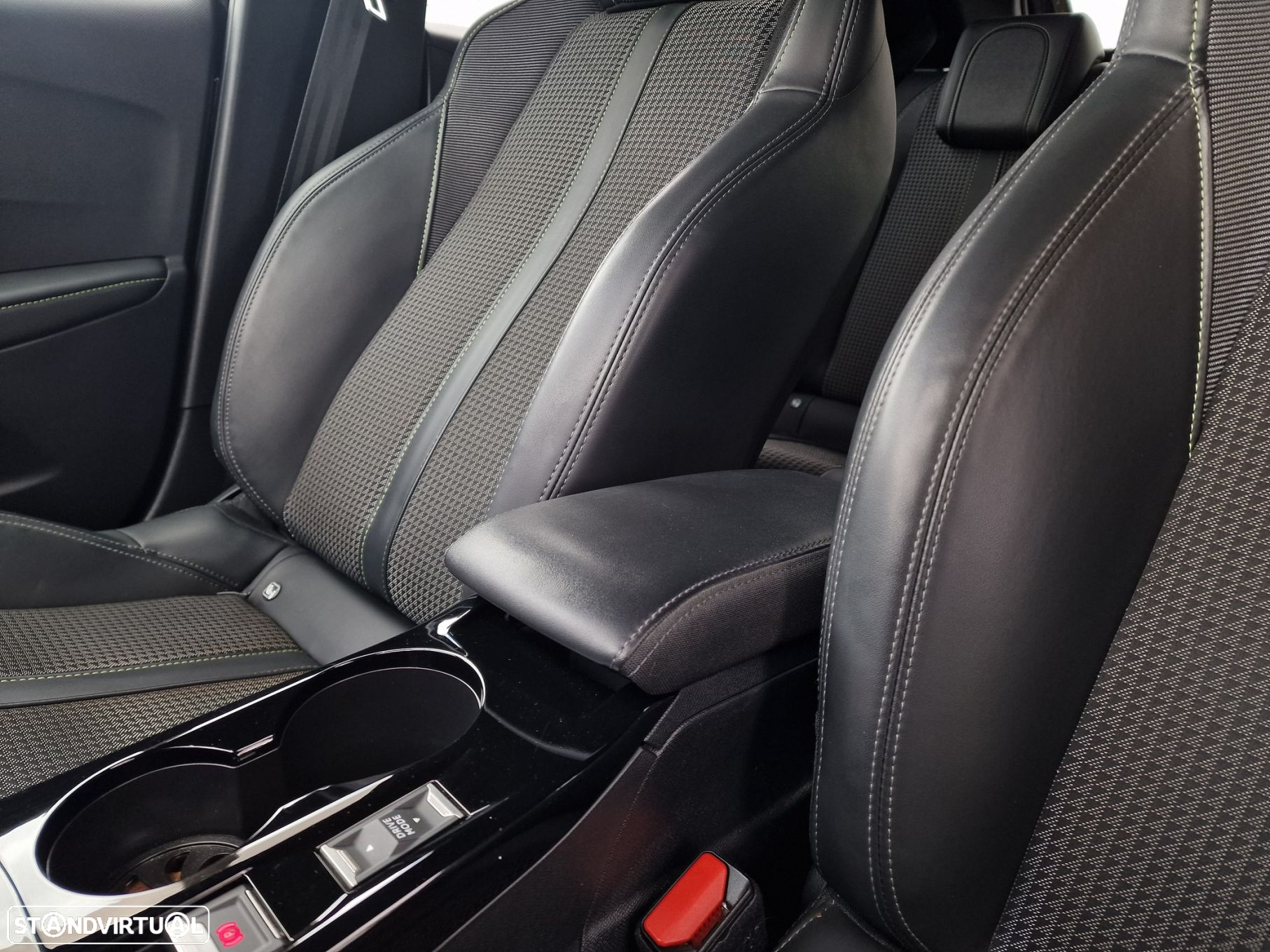 Peugeot e-208 50 kWh GT - 12