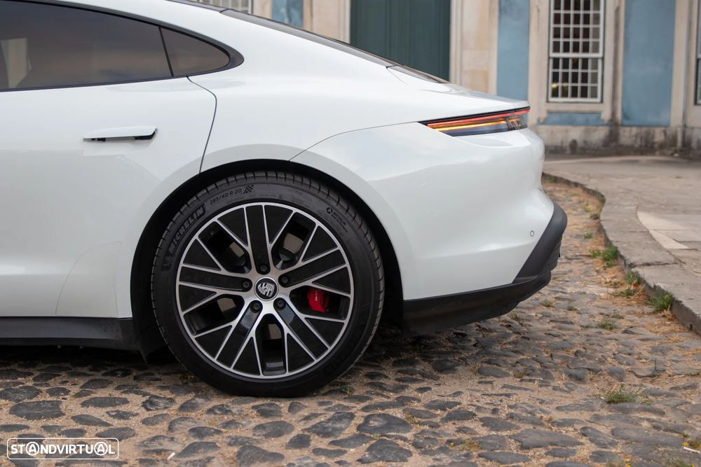 Porsche Taycan - 17