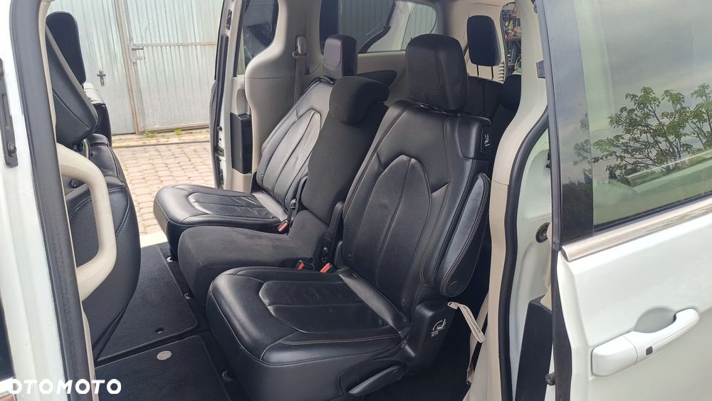 Chrysler Pacifica - 13