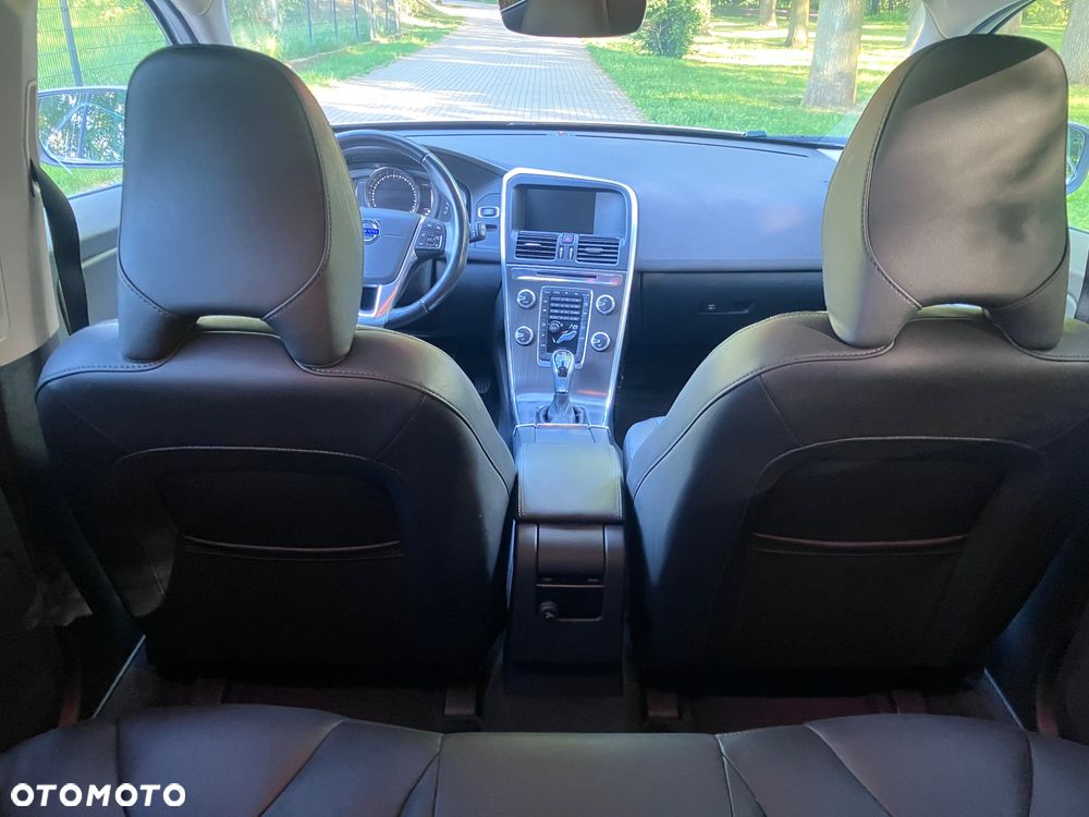 Volvo XC 60 T5 AWD Drive-E R-Design Momentum - 9