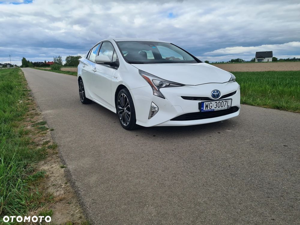 Toyota Prius Hybrid Executive - 2