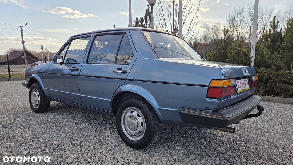 Volkswagen Jetta - 4