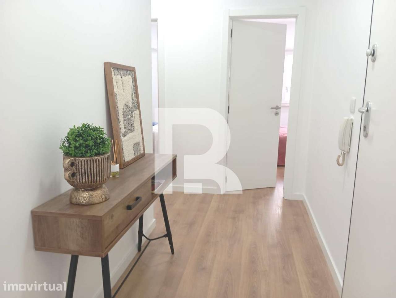 Apartamento T3 Totalmente Remodelado em Benfica - Grande imagem: 2/23