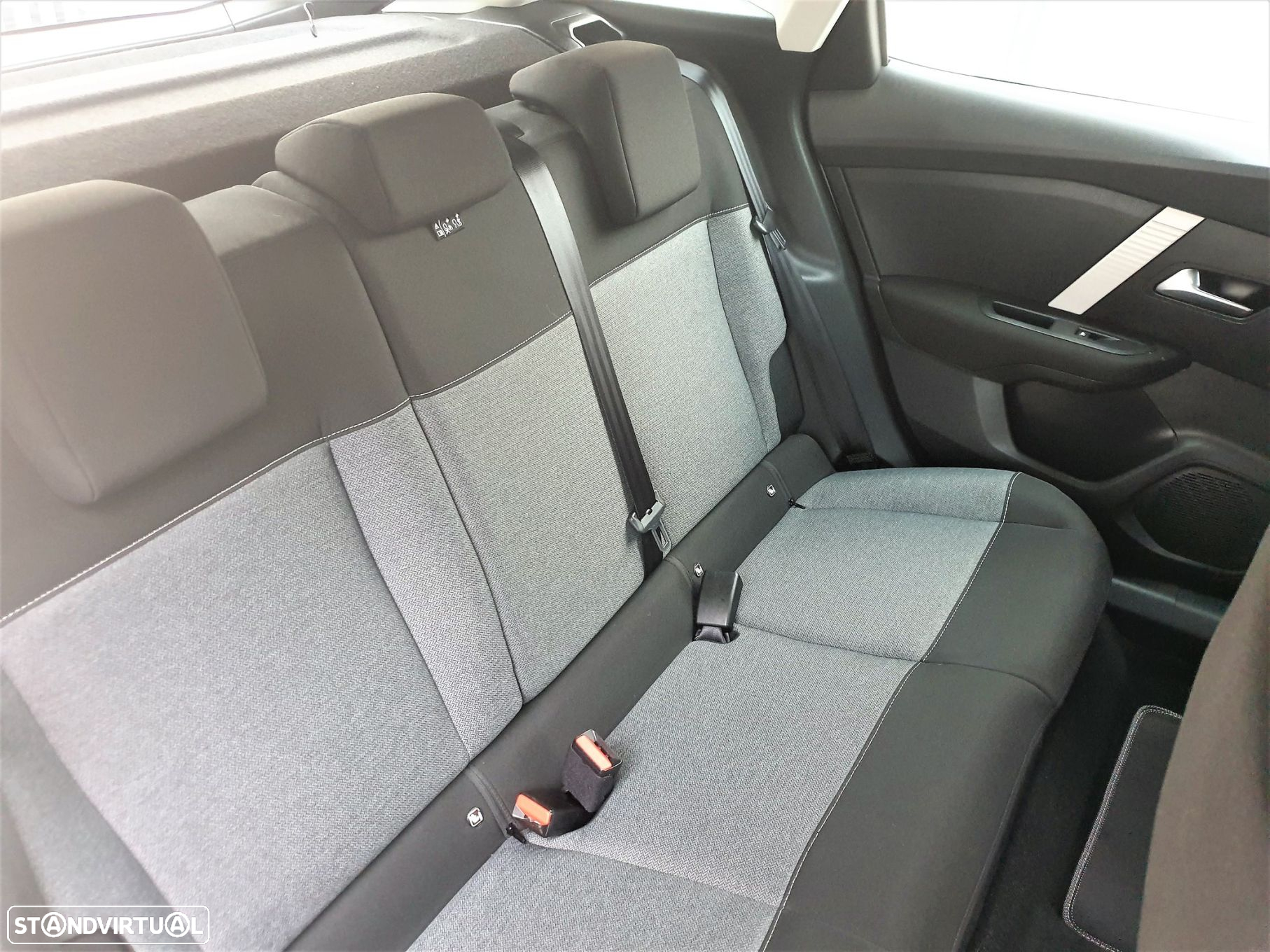 Citroën C4 BlueHDi 110 Stop&Start FEEL PACK - 40