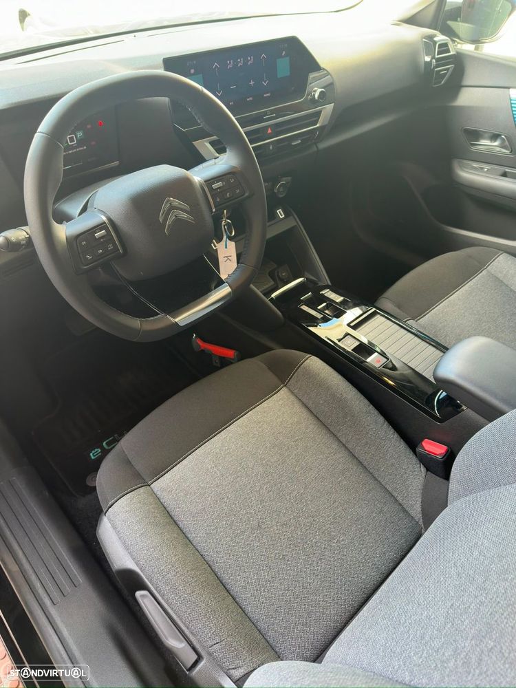 Citroën e-C4 50 kWh Shine — fotografia 8