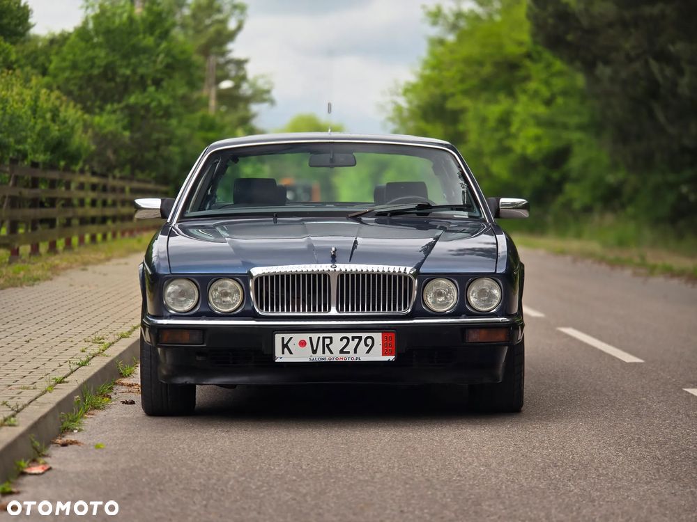 Jaguar Daimler 4.0i - 10