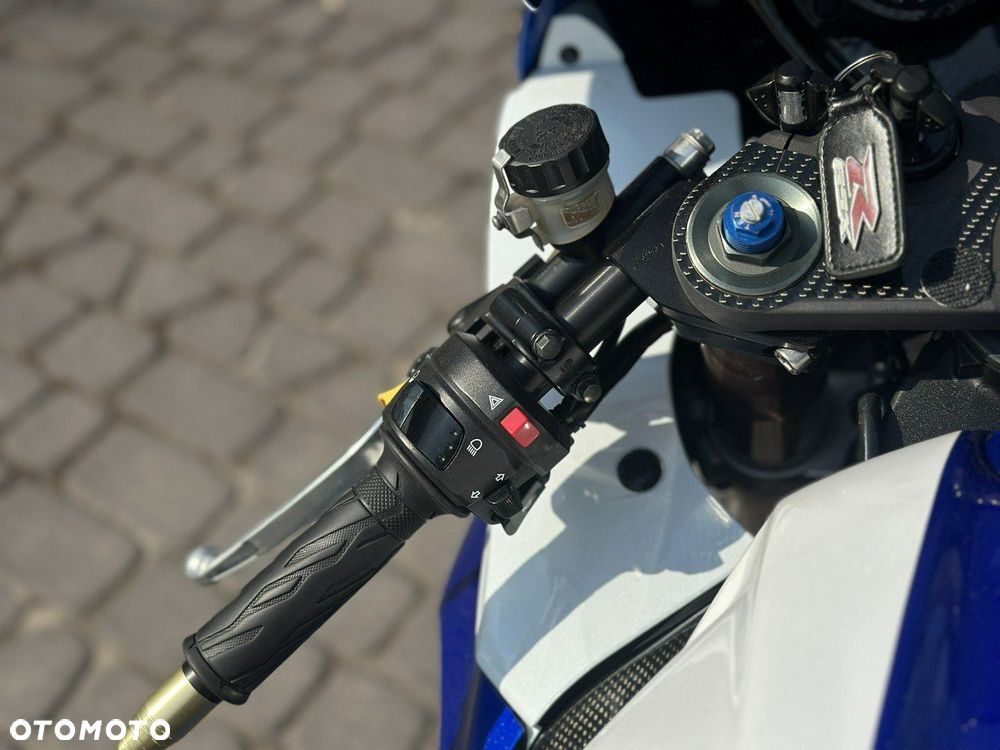 Suzuki GSX-R - 25