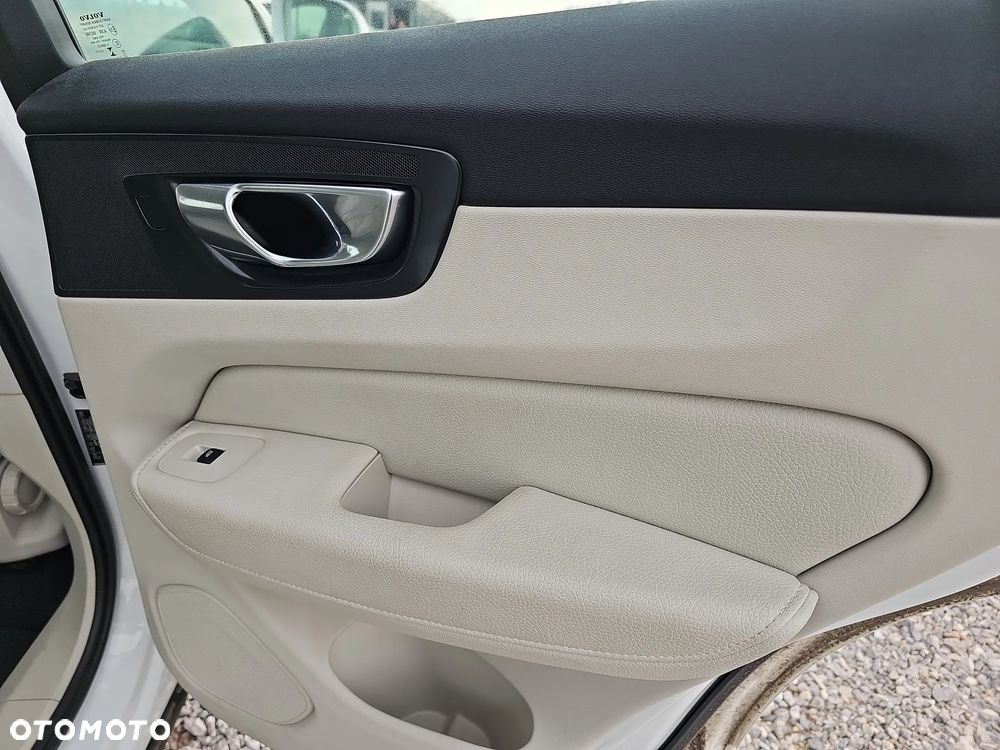 Volvo XC 60 T8 Plug-In Hybrid AWD Inscription - 22
