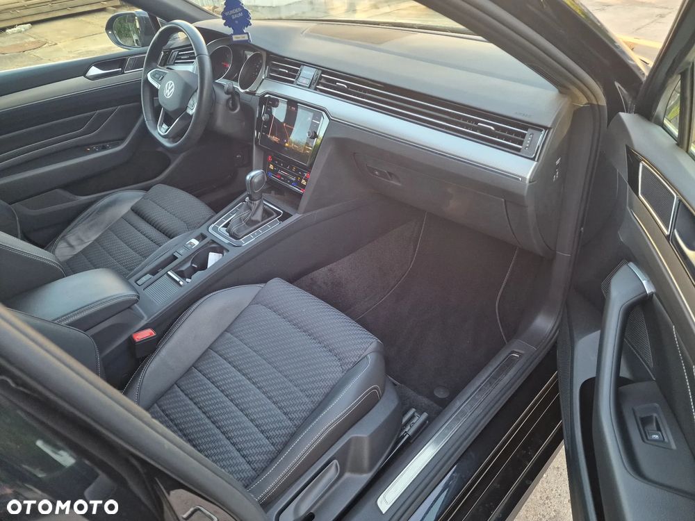 Volkswagen Passat Variant 2.0 TDI SCR DSG R-Line - 13