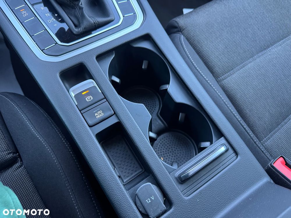 Volkswagen Passat 2.0 TDI SCR DSG Comfortline - 25